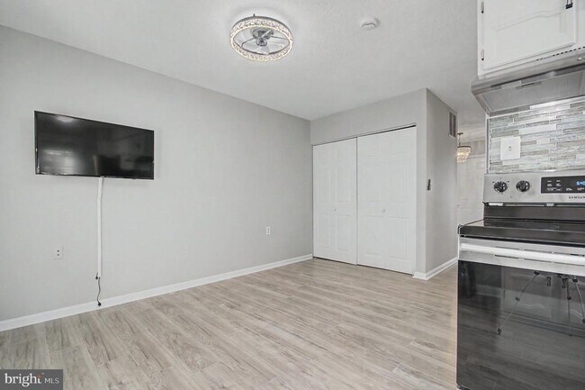 Building Photo - 2615 Point Lookout Cove