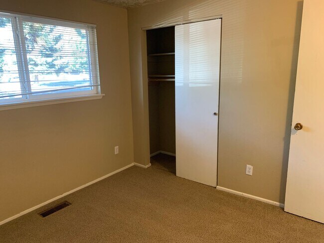 Building Photo - 54- 12th, Poplar