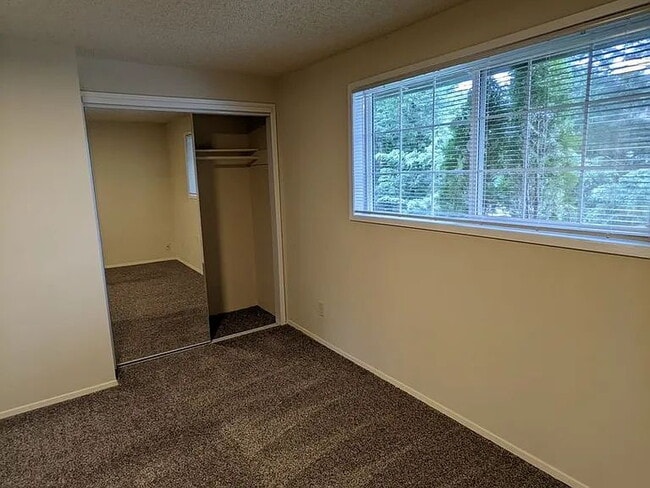 Building Photo - Available Now! Pet-Friendly 2 Bed/ 1.5 Bath with Patio & Parking