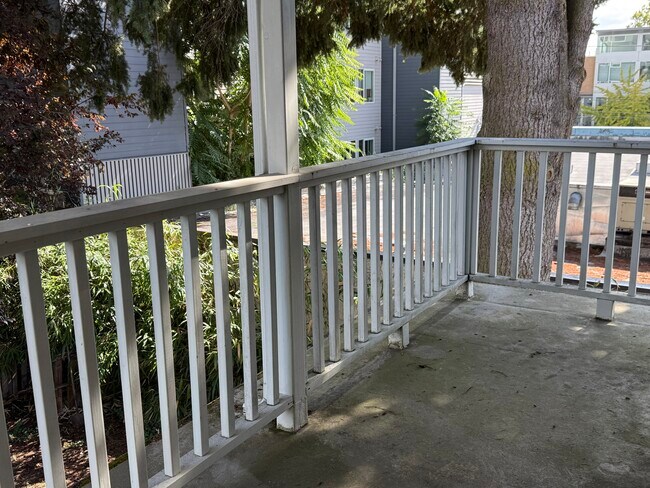 Building Photo - 1422 SE 34th Ave