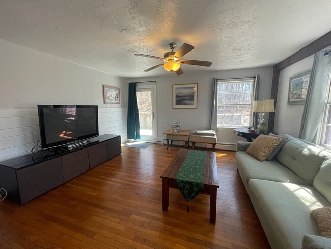 Building Photo - 182 Division St