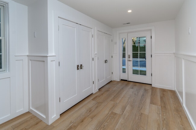 Building Photo - 17 Wilson St