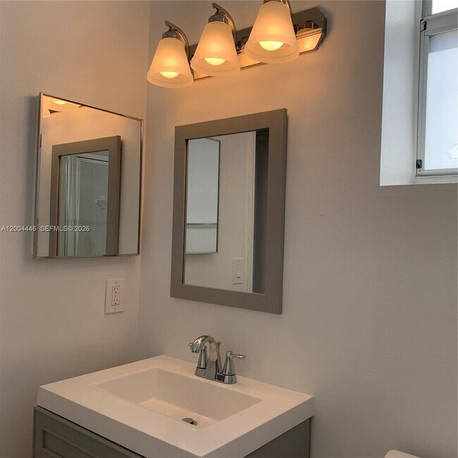 Building Photo - 2200 E Preserve Way