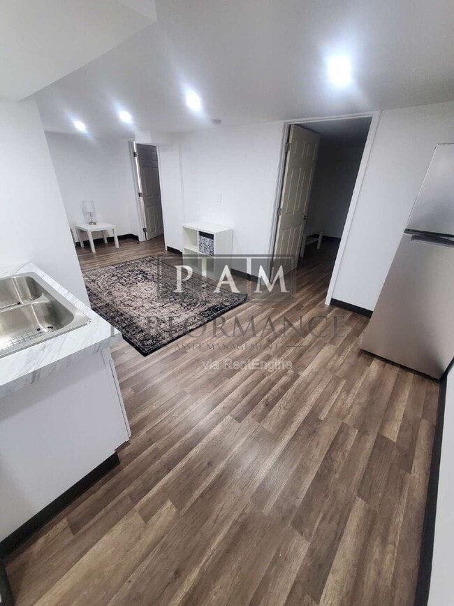 Building Photo - 2829 S Howell Ave