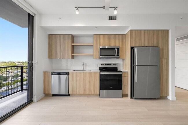 Building Photo - 555 NE 8th St