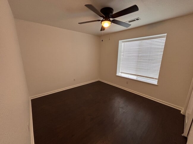 Building Photo - 427 Sheepcamp Dr