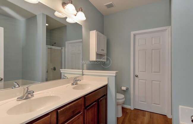 Building Photo - Big & Nice 3Br/2.5Bth Townhome in Steele C...