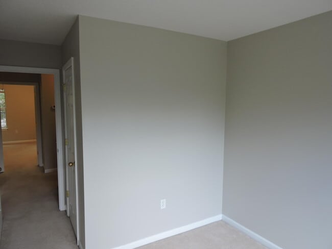 Building Photo - 132 Swaying Pine Ct