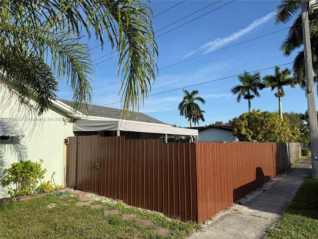 Primary Photo - 11610 NW 35th St