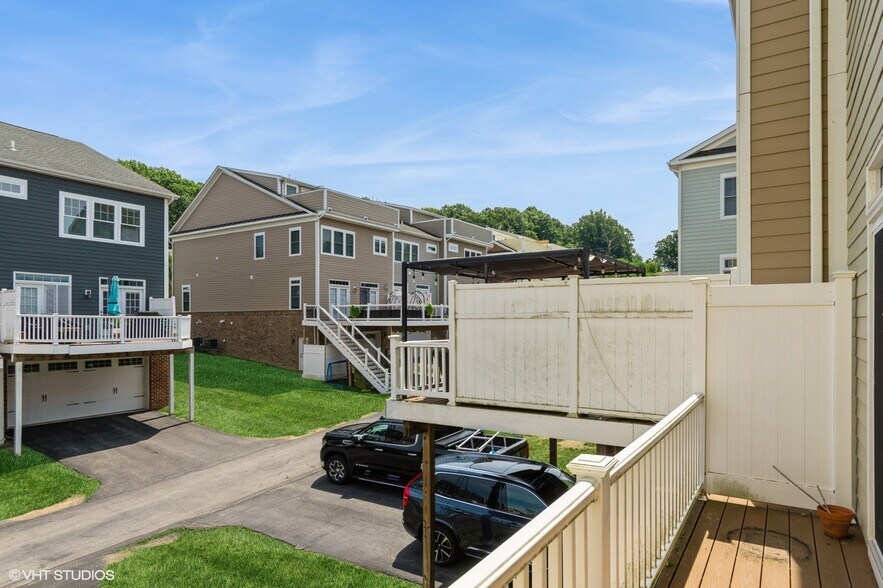 Building Photo - 335 Osona Ln