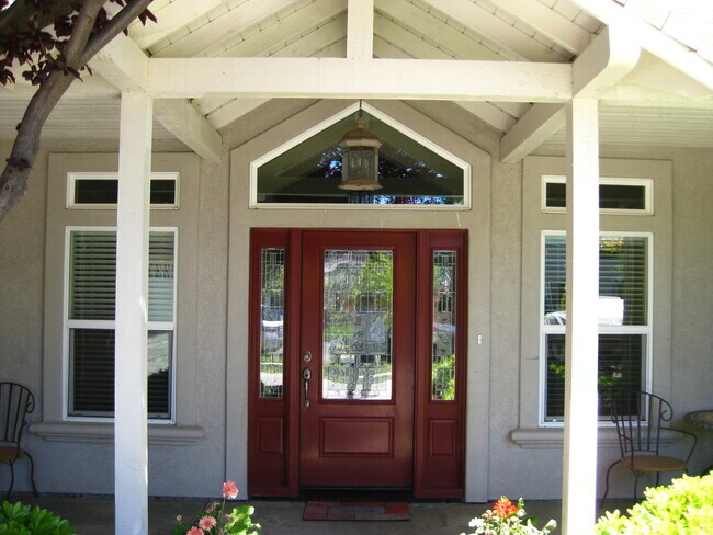 Building Photo - 105 Sterling Oaks Dr