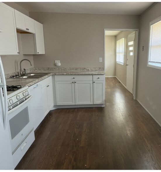 New cabinets/countertops - 3765 Clearwater Dr