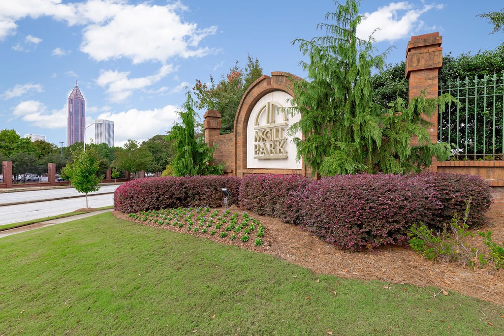 Building Photo - 133 McGill Park Ave NE