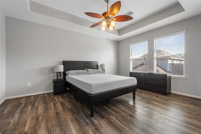 Building Photo - 6354 Wilshire Ridge