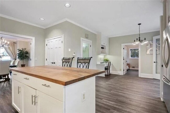 Building Photo - 930 Manchester Pl NW