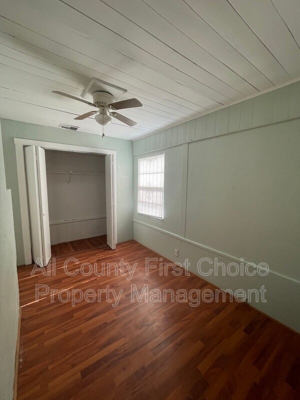Building Photo - 1327 James Ave S