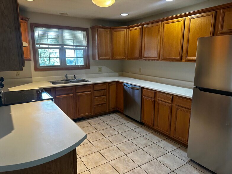 Building Photo - 6221 Cross Bend Ct