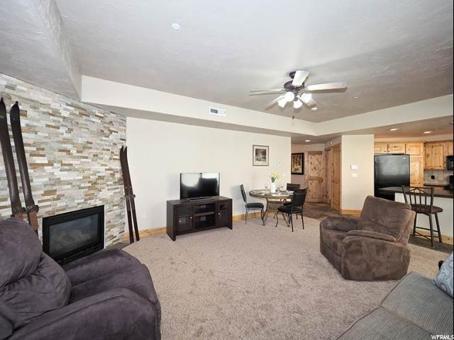 Building Photo - 6010 N Fox Pointe Cir