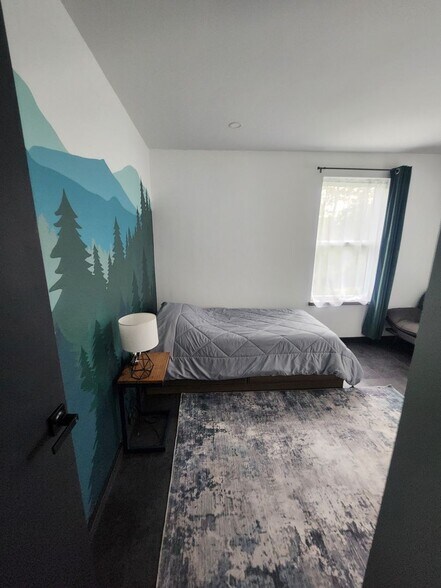 Building Photo - 504 Kinderhook Rd