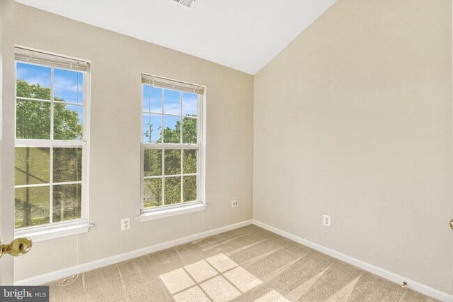 Building Photo - 13051 Park Crescent Cir