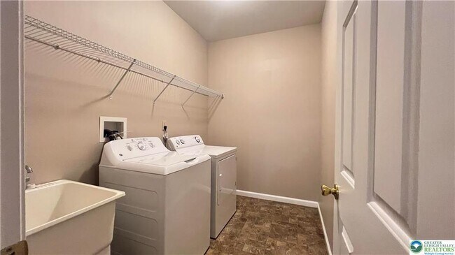 Building Photo - 2288 Creekside Dr