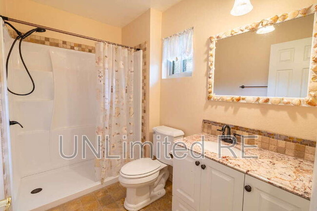 Building Photo - 5000 E Palomino Ln