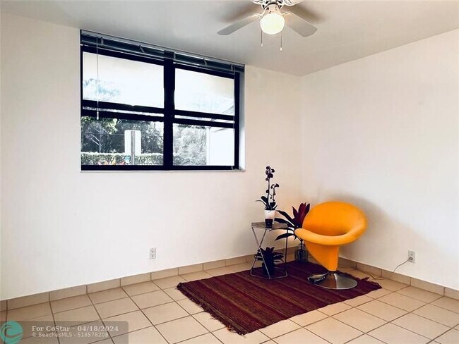 Building Photo - 112 Lake Emerald Dr