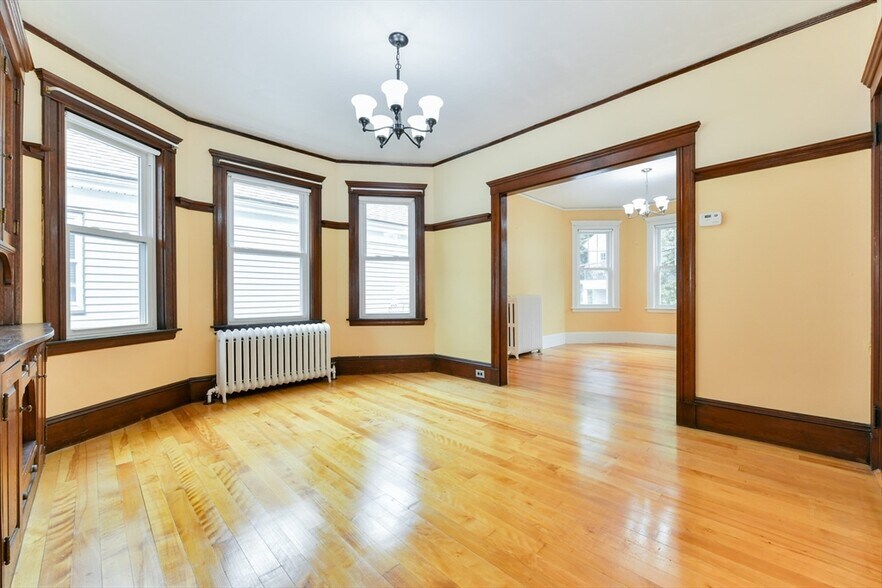 Building Photo - 652 South St