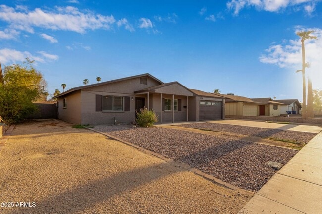 Building Photo - 2179 E Palmcroft Dr