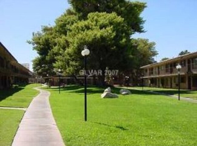 Building Photo - Charming 1-Bedroom Apartment – Prime Las Vegas Location