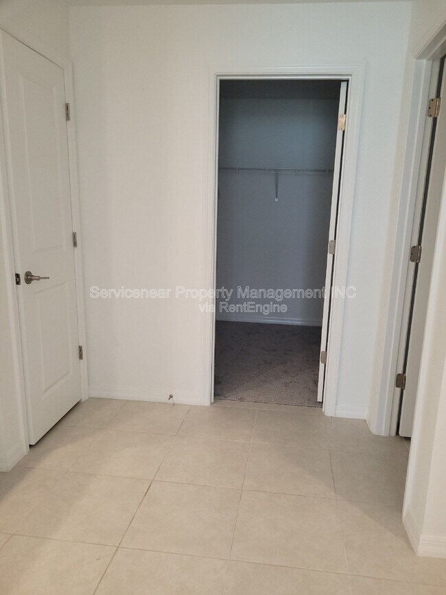 Building Photo - 2240 Gatsby Ln