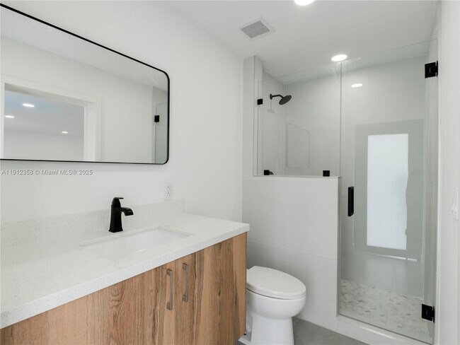 Building Photo - 1181 NE 202nd St