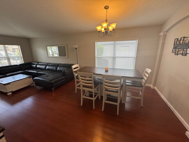Building Photo - 4/2 in Gated Community near Tuskawilla Rd ~ Tile and Laminate Floors ~ Screened Patio ~  Communit...