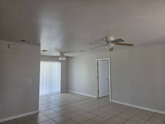 Building Photo - 208 Mirador Dr