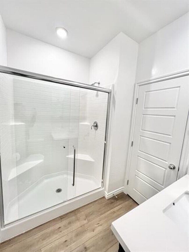 Building Photo - 3 Bedroom 2.5 Bathroom Townhome - Pet Friendly.
