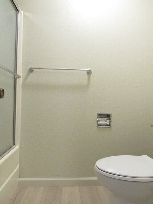 Building Photo - 340-344 El Rio Ct