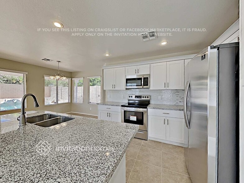 Building Photo - 7436 W Crest Ln