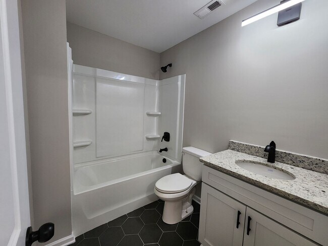 Building Photo - Lillie B Townhomes