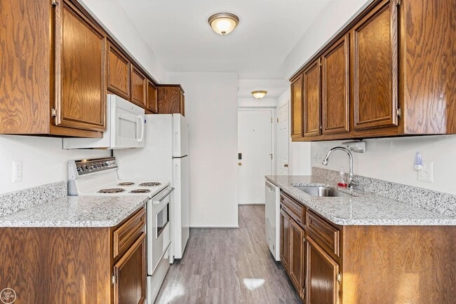 Building Photo - 24597 N Meadow Dr