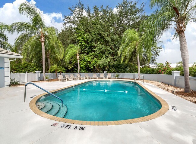 Building Photo - 540 Clubside Cir