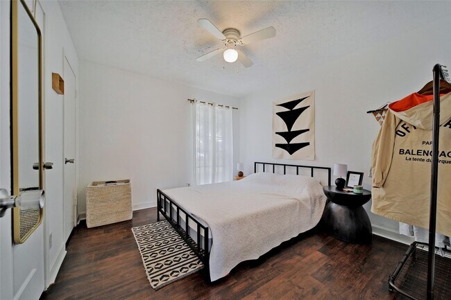 Building Photo - 323 Gentilly Dr