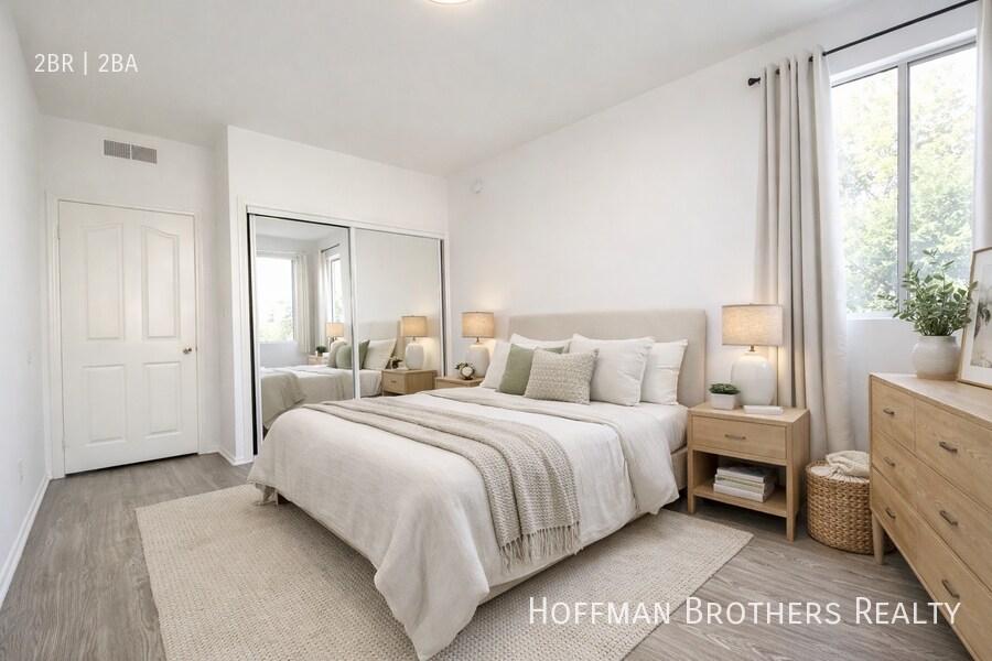 Building Photo - 350 N Oakhurst Dr