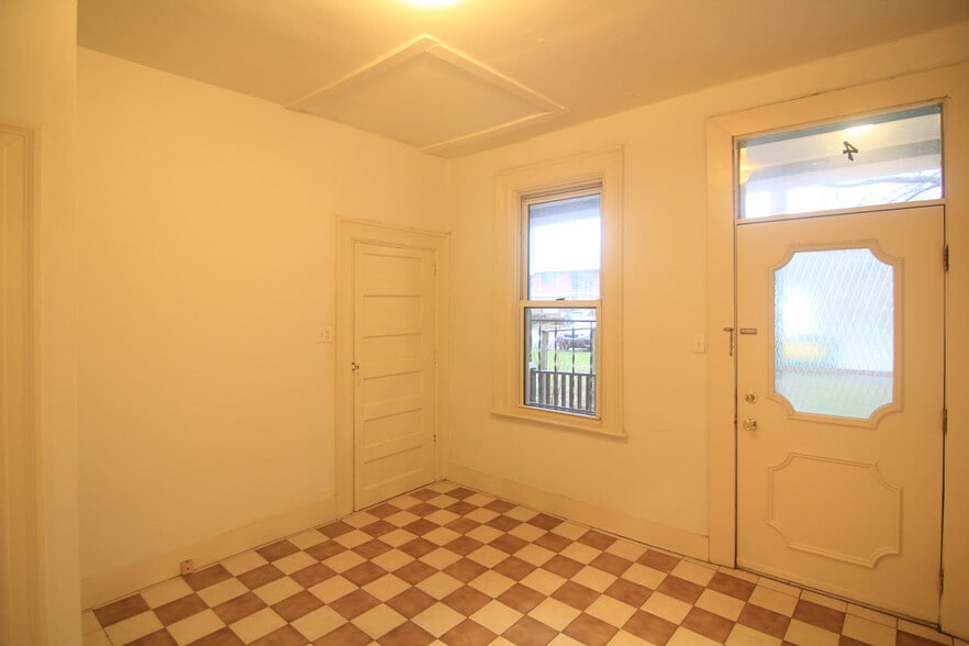 Building Photo - 442 S Trenton Ave