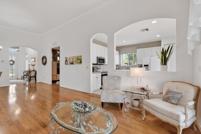 Building Photo - 425 SW Talquin Ln