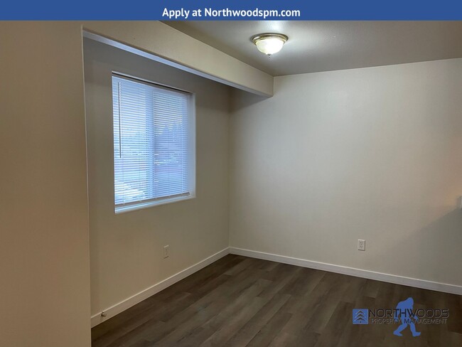 Building Photo - Very Nice 2 Bedroom 2 Bath Upstairs Apartm...