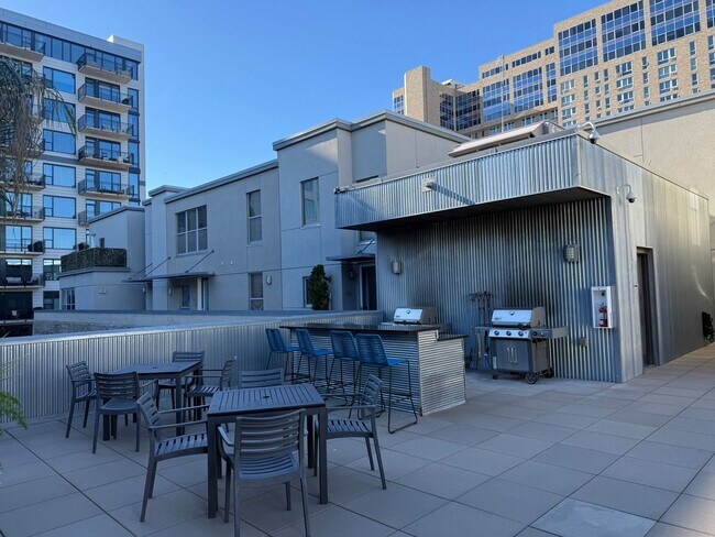 Building Photo - Rarely Available 3 Bedroom 2 Bathroom Penthouse At The Sexton Lofts!