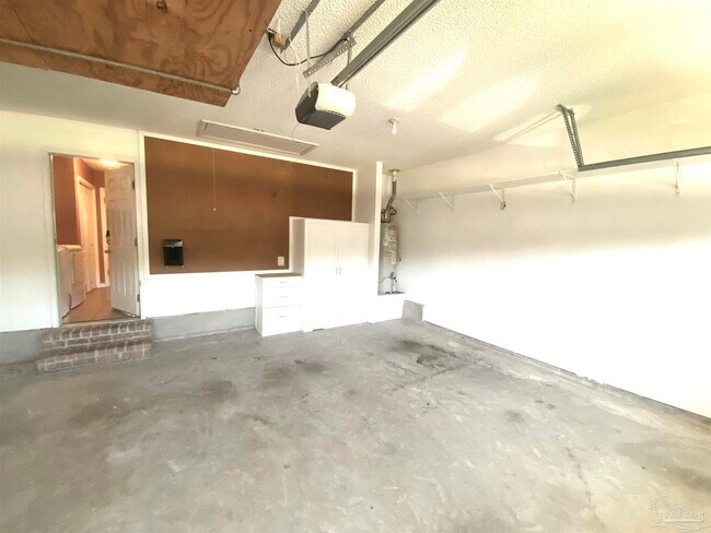 Building Photo - 6425 Sarasota St