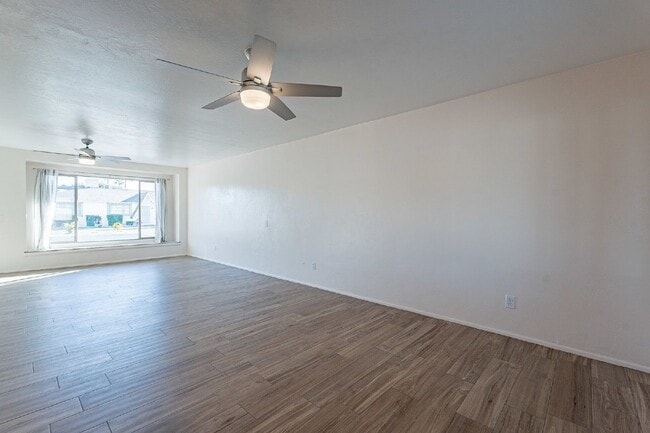 Building Photo - 8416 E Rancho Vista Dr
