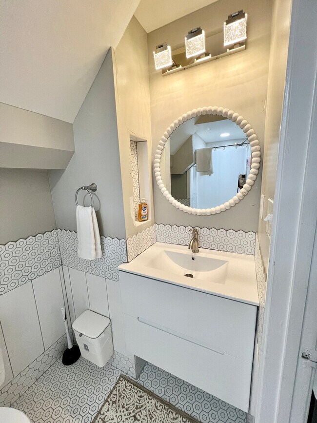 Building Photo - 11850 Sunrise Valley Dr