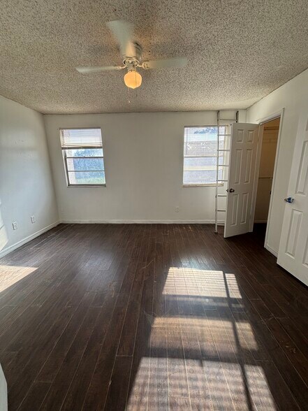 Building Photo - 5148 Tennis Court Cir